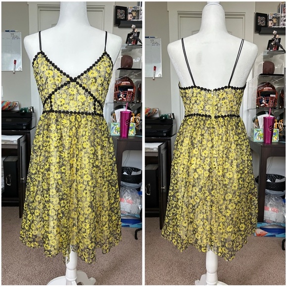 Romeo & Juliet Couture Yellow Floral Lace Overlay Fit & Flare Mini Dress NWT M - Picture 2 of 9